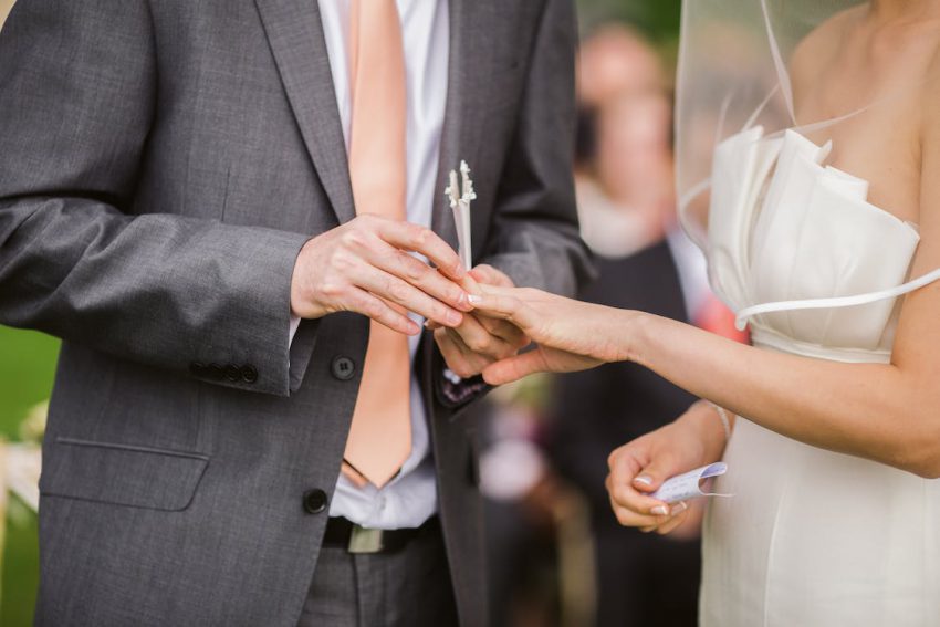 Gouden trouwring voor de eeuwige liefde