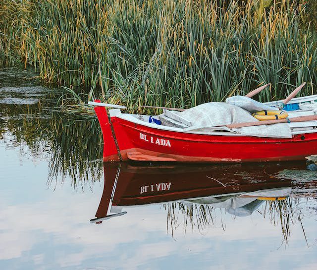 Een ontspannen avontuur: het huren van een sloep met schipper in Amsterdam