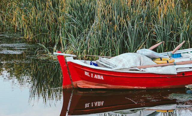 Een ontspannen avontuur: het huren van een sloep met schipper in Amsterdam